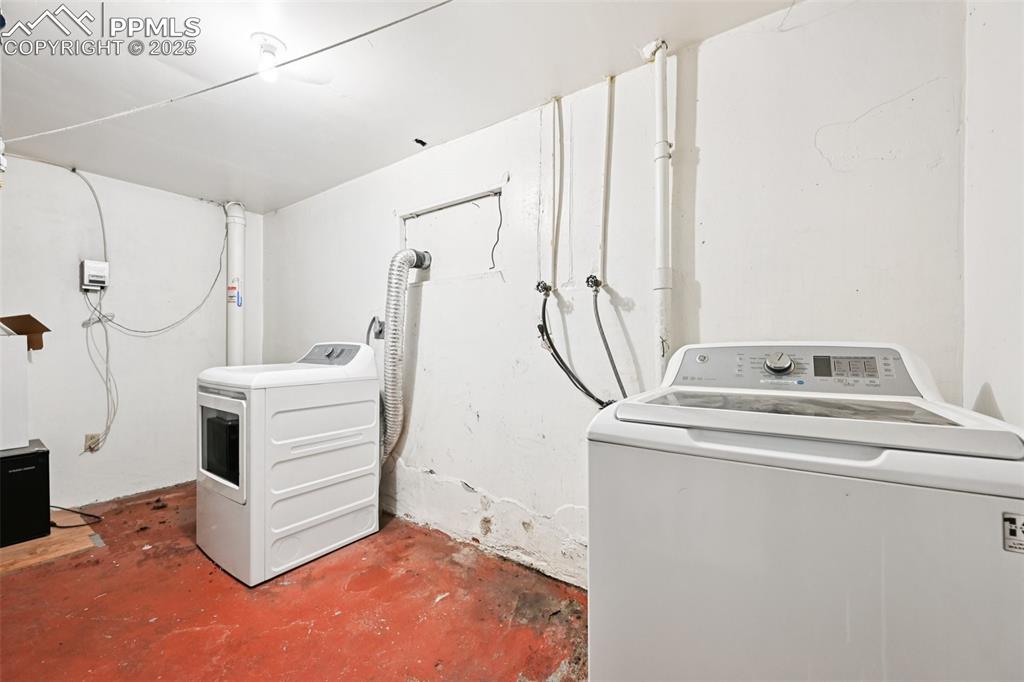 Image 30 of 33: Laundry