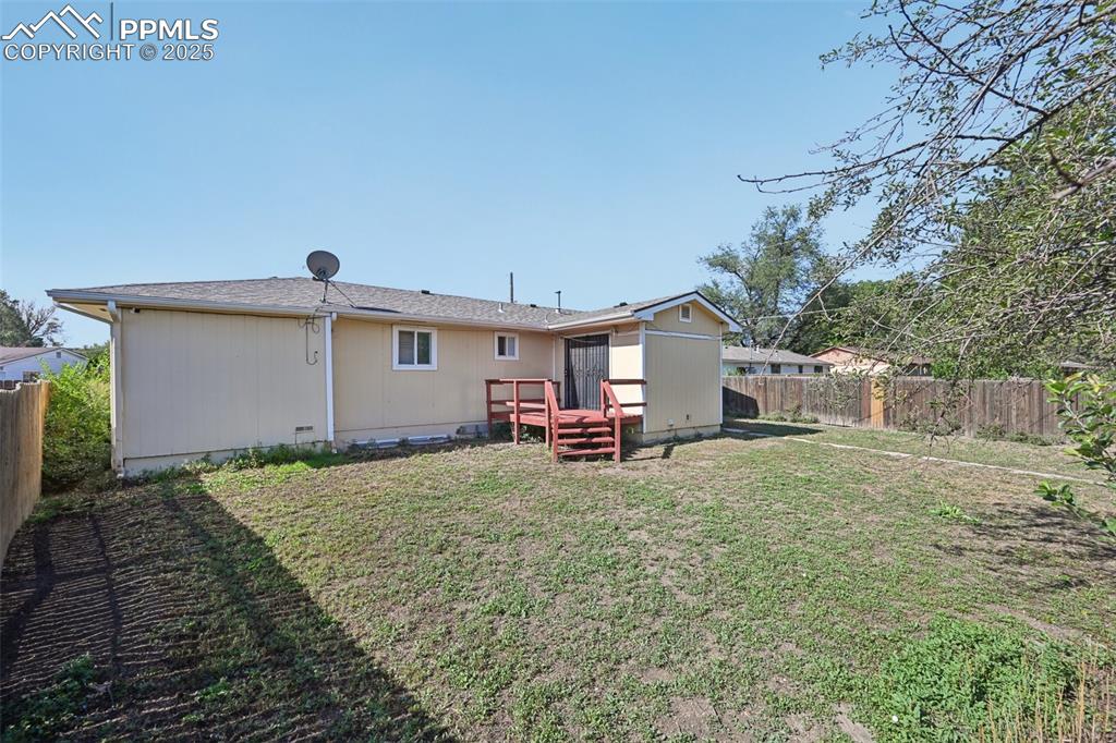 Image 31 of 33: Back of Structure