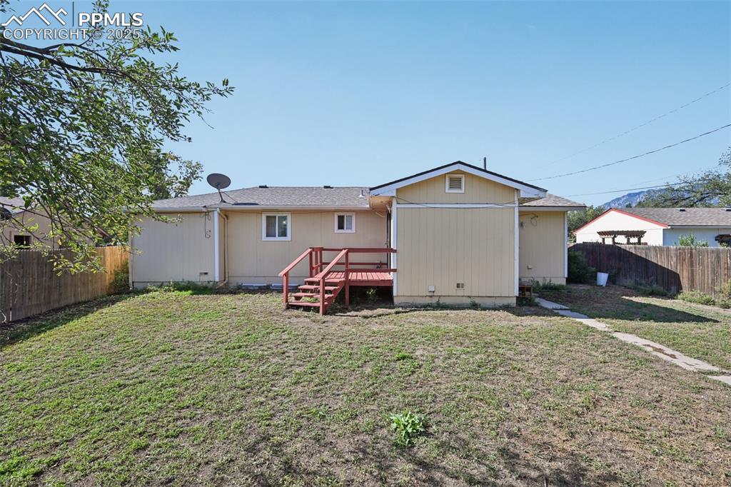 Image 33 of 33: Back of Structure