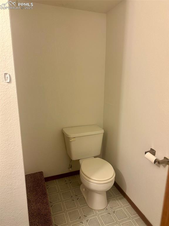 Image 31 of 39: Bathroom