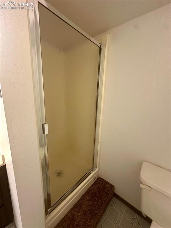 Image 32 of 39: Bathroom