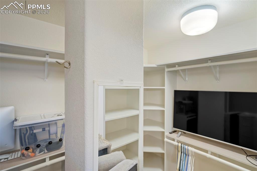 Image 19 of 43: Closet