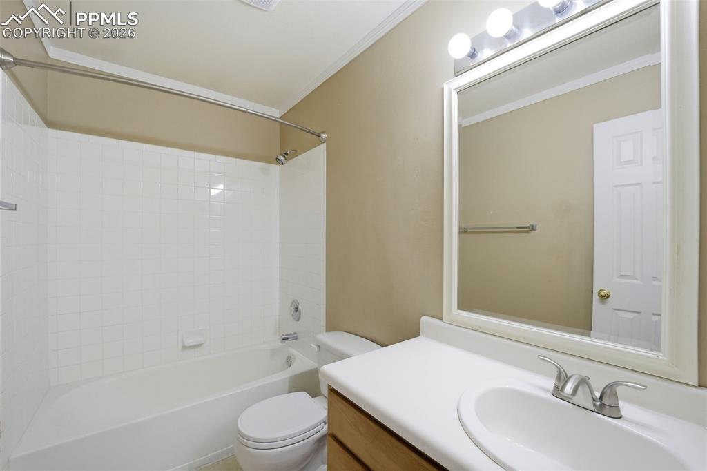 Image 17 of 29: Bathroom