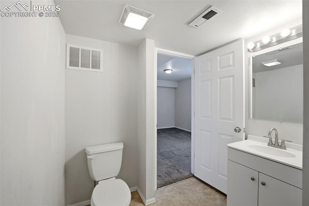 Image 22 of 29: Bathroom