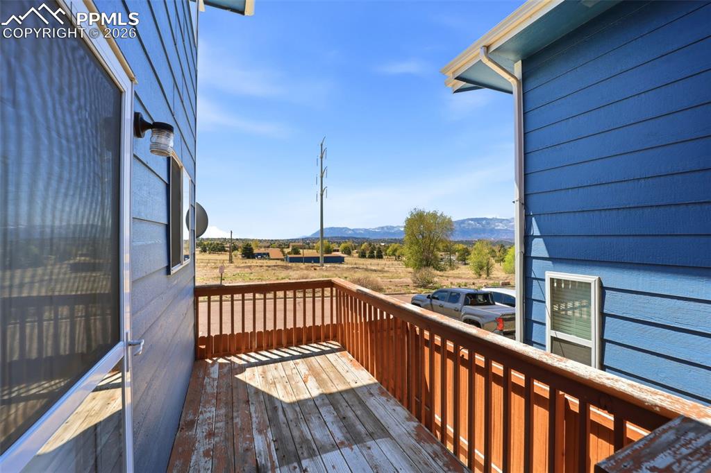 Image 28 of 29: Deck