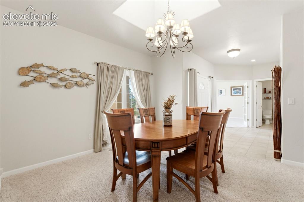 Image 15 of 50: Dining Area