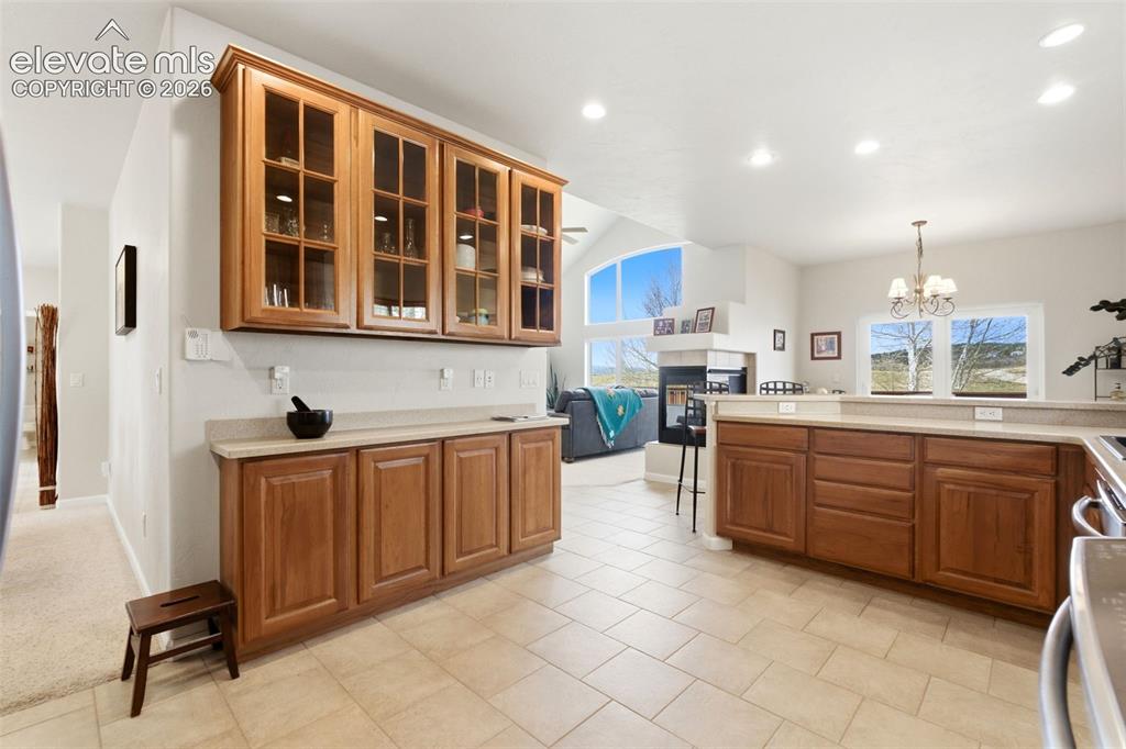 Image 16 of 50: Kitchen