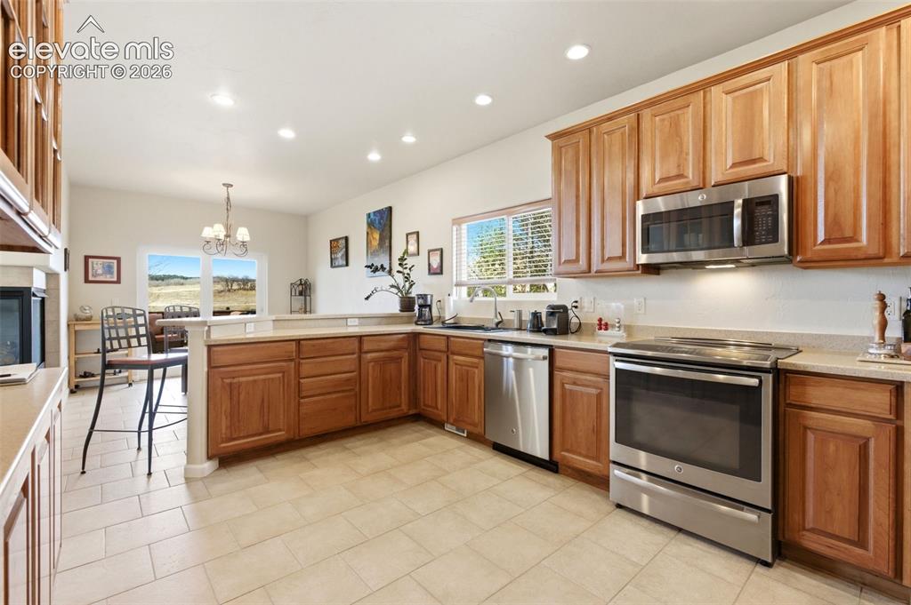 Image 17 of 50: Kitchen