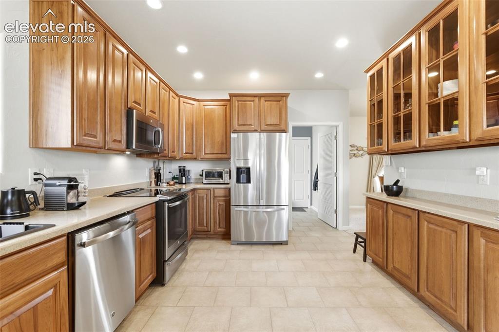 Image 18 of 50: Kitchen