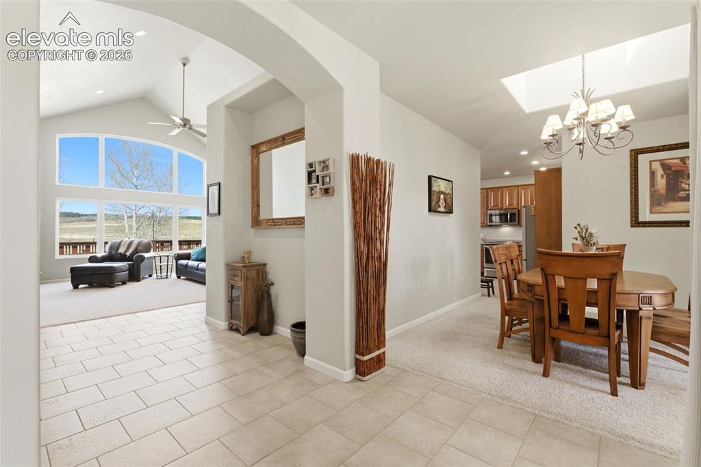 Image 8 of 50: Dining Area