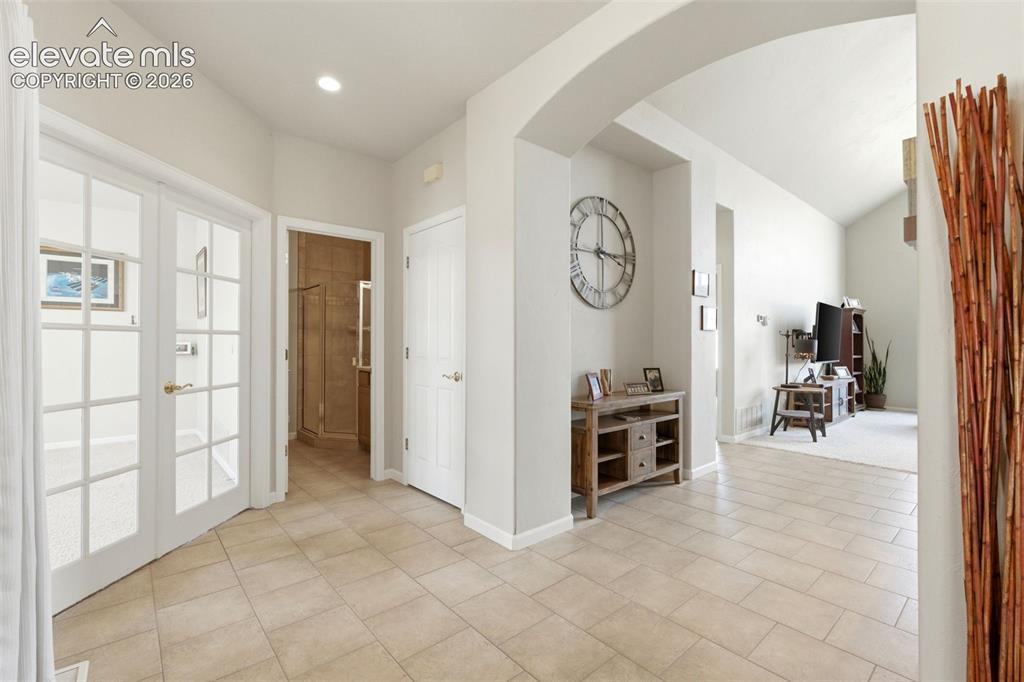 Image 9 of 50: Entry
