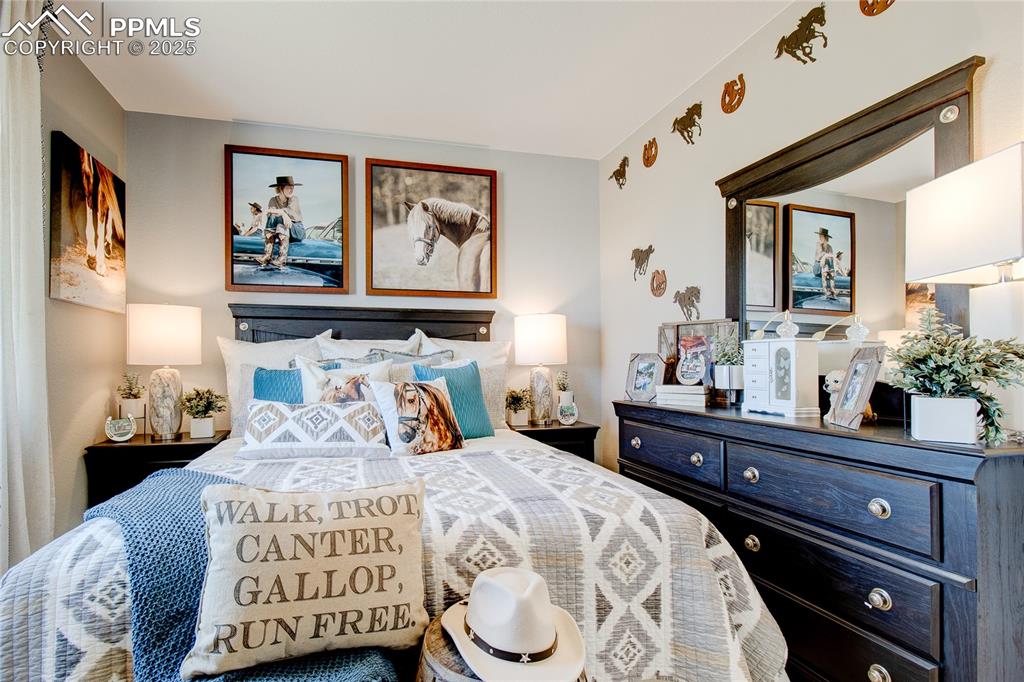 Image 19 of 27: View of bedroom