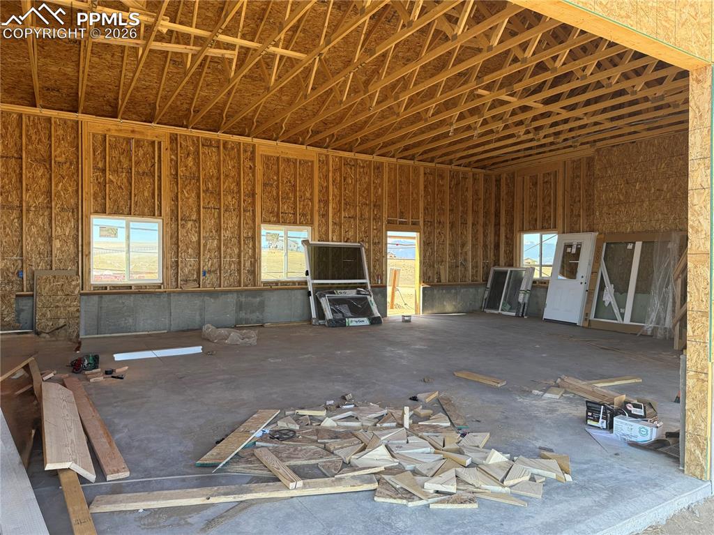 Image 4 of 24: Garage