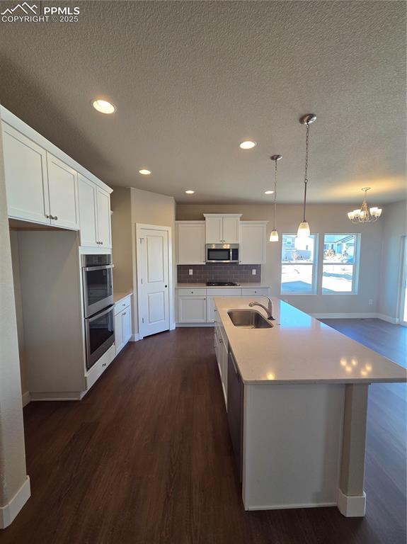 Image 13 of 29: Kitchen