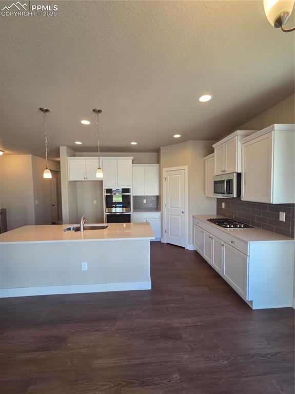 Image 16 of 29: Kitchen