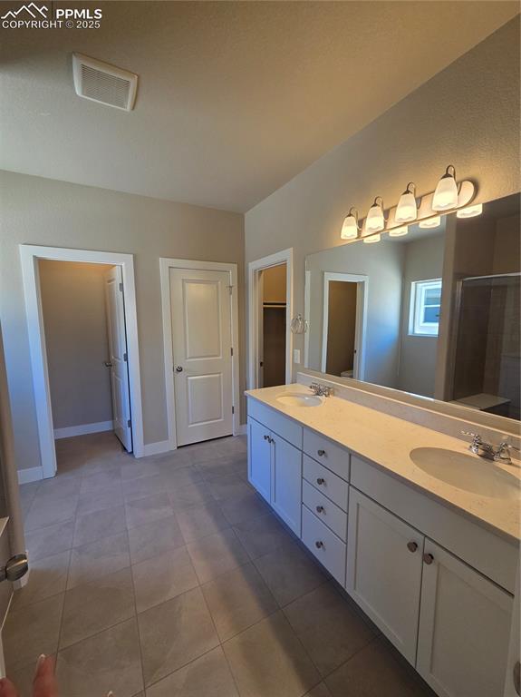 Image 18 of 29: Bathroom