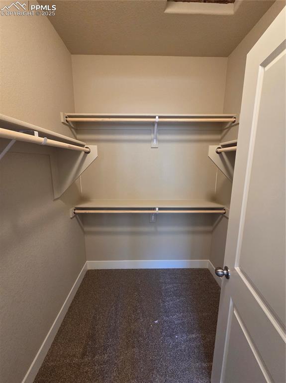 Image 19 of 29: Closet