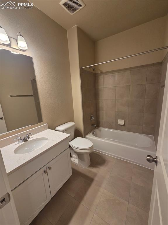 Image 25 of 29: Bathroom