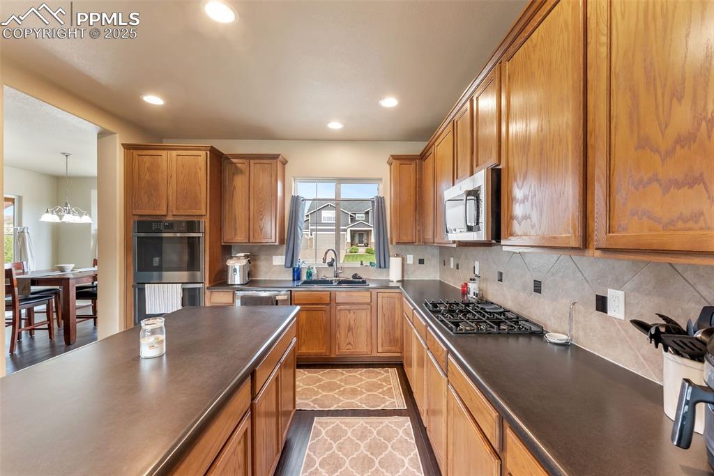 Image 11 of 50: Kitchen
