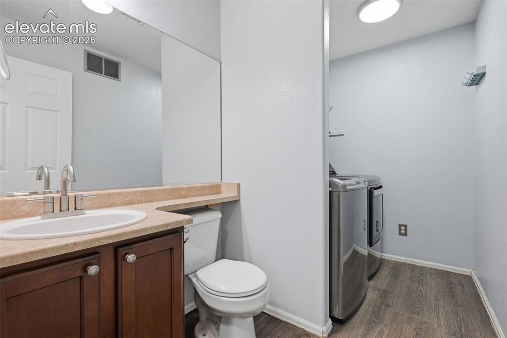Image 14 of 29: Bathroom