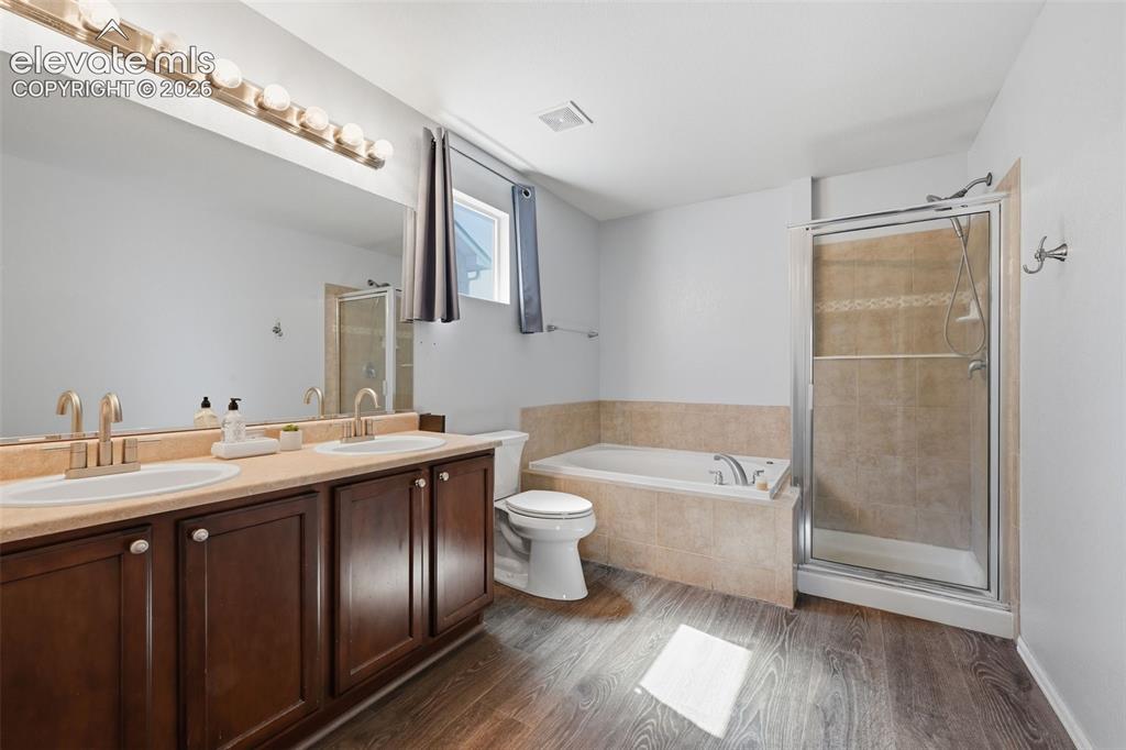 Image 19 of 29: Bathroom