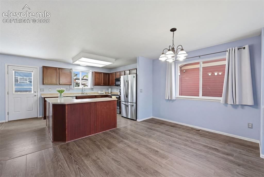 Image 7 of 29: Kitchen