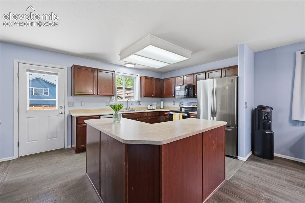 Image 8 of 29: Kitchen