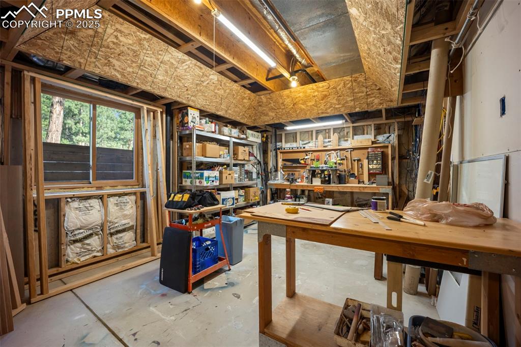 Image 39 of 50: Workshop or future 5th Bedroom or ?