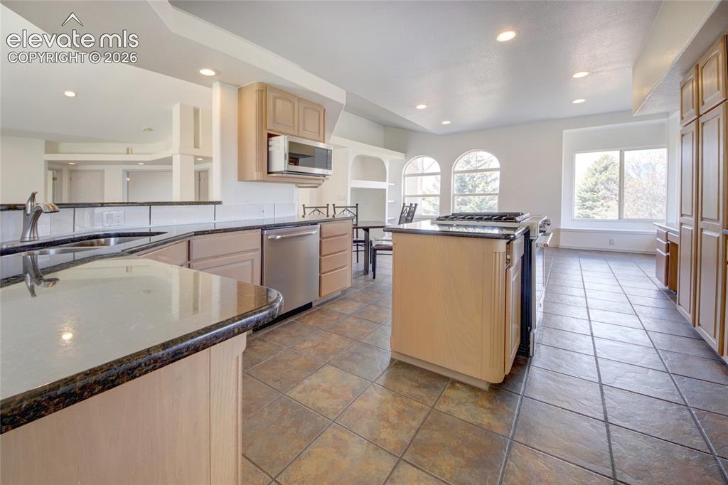 Image 6 of 50: Kitchen