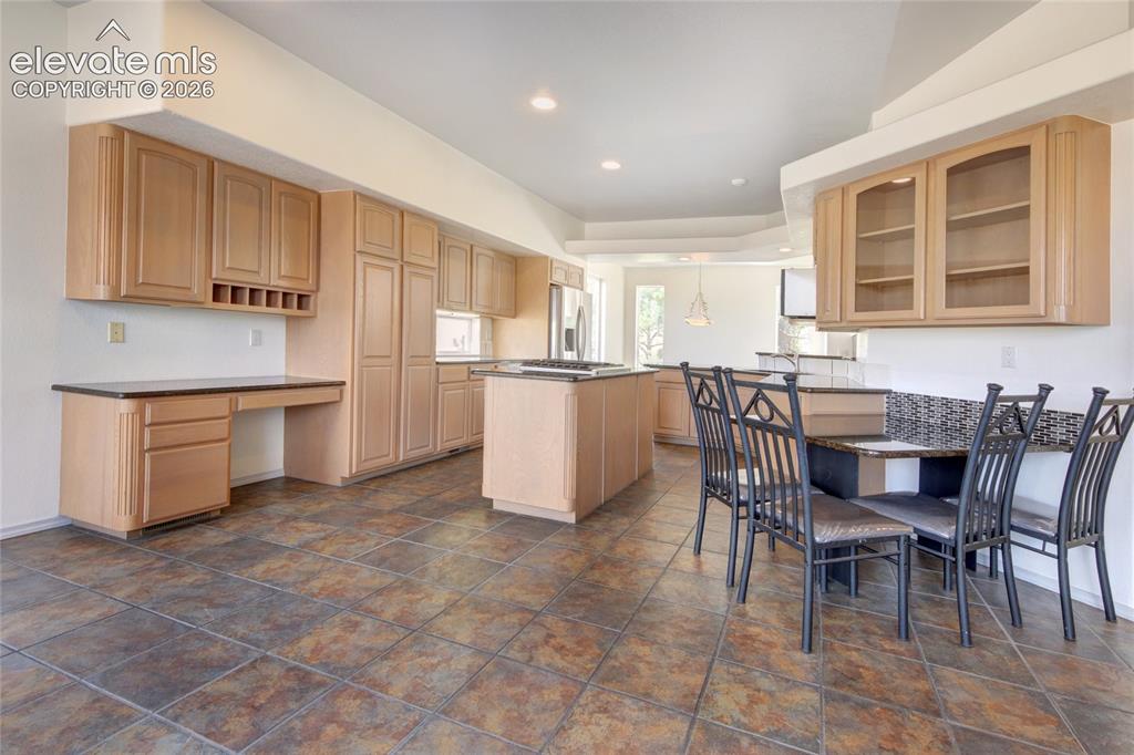 Image 8 of 50: Kitchen