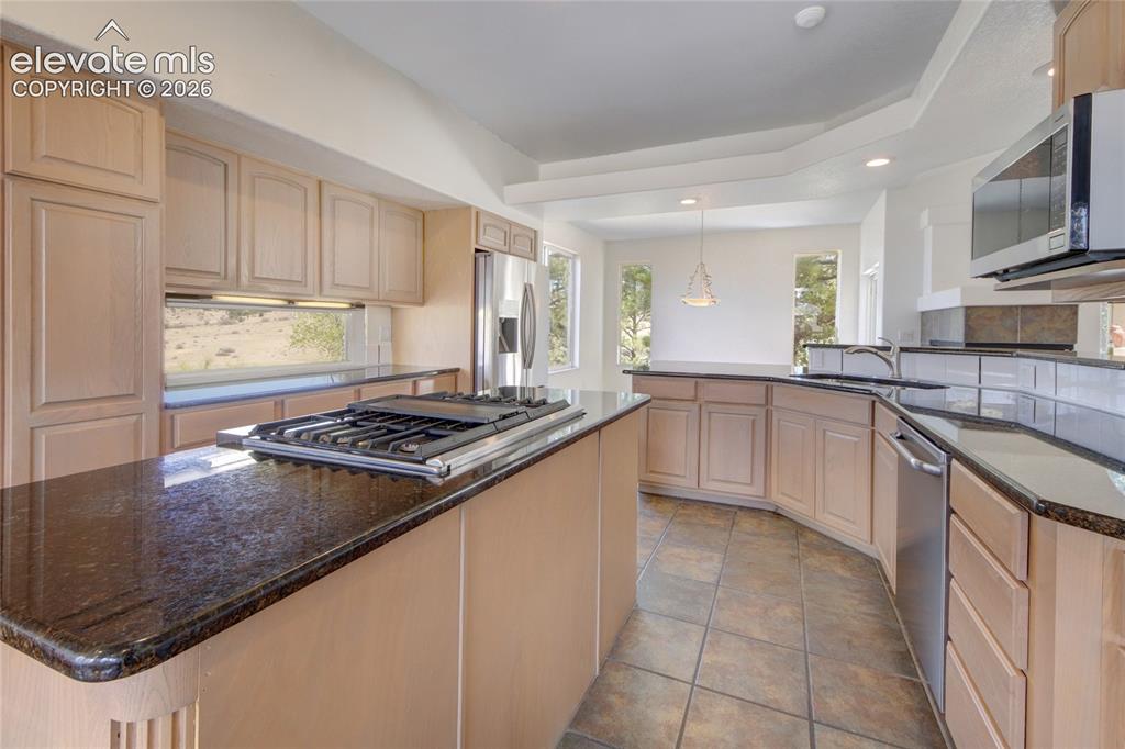 Image 9 of 50: Kitchen
