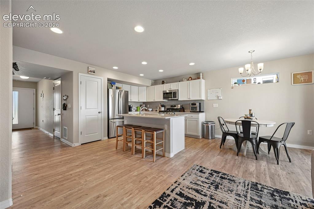 Image 18 of 30: Kitchen