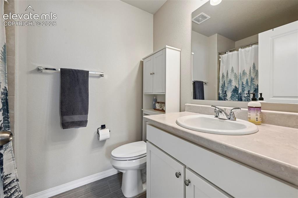 Image 7 of 30: Bathroom