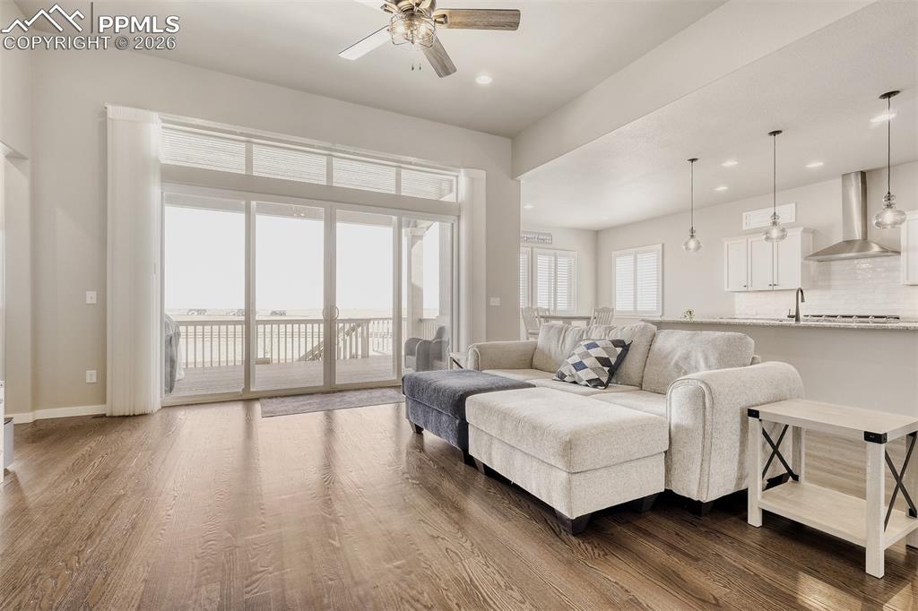 Image 14 of 44: Living Room