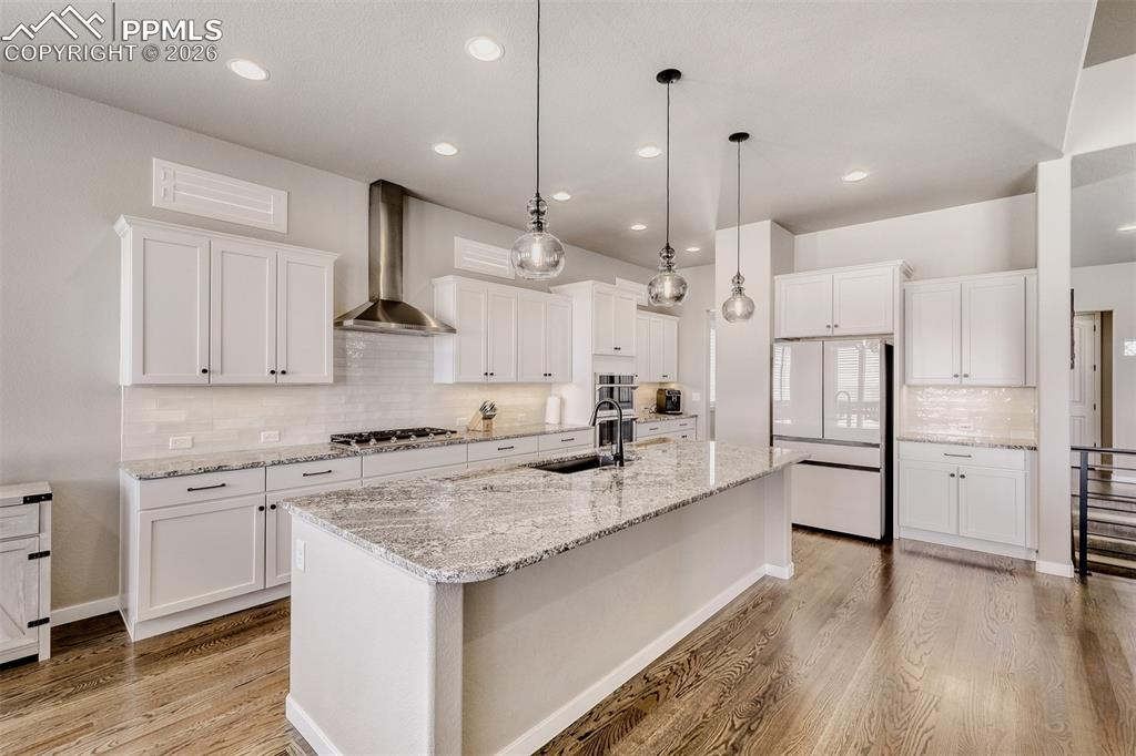 Image 17 of 44: Deck