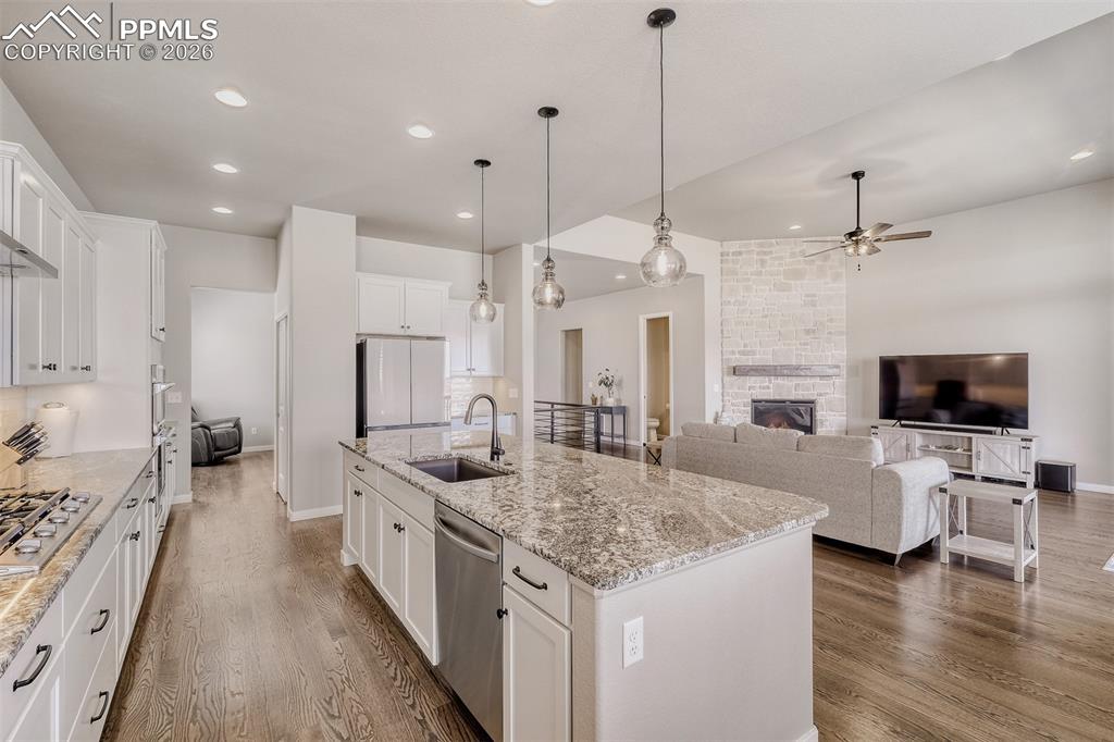 Image 18 of 44: Kitchen