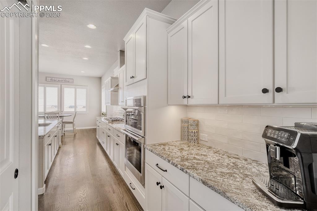 Image 19 of 44: Kitchen