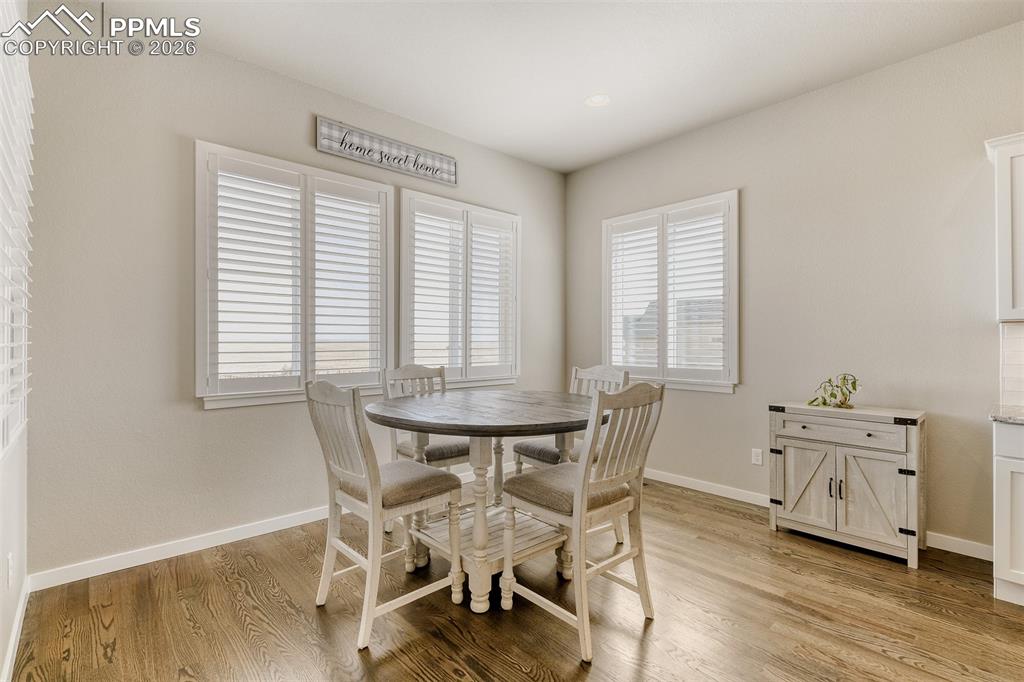 Image 21 of 44: Kitchen