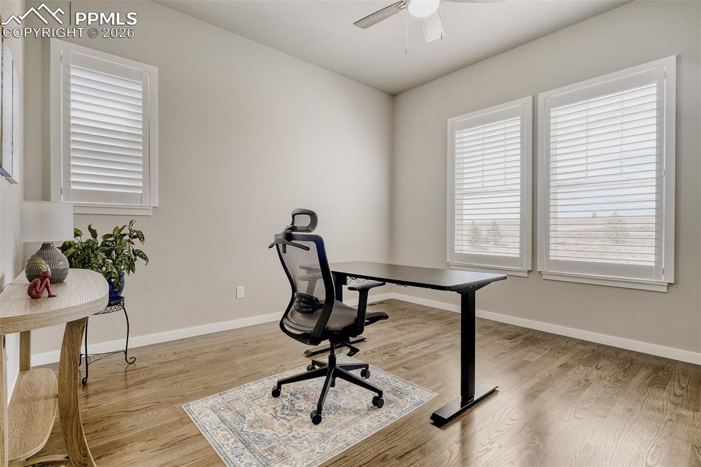 Image 22 of 44: Kitchen