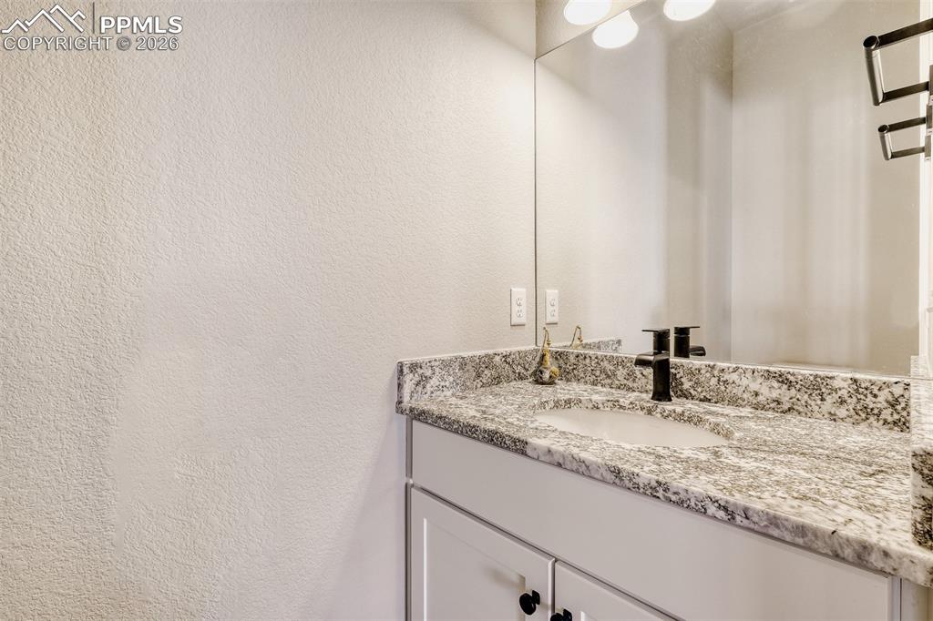 Image 23 of 44: Dining Area