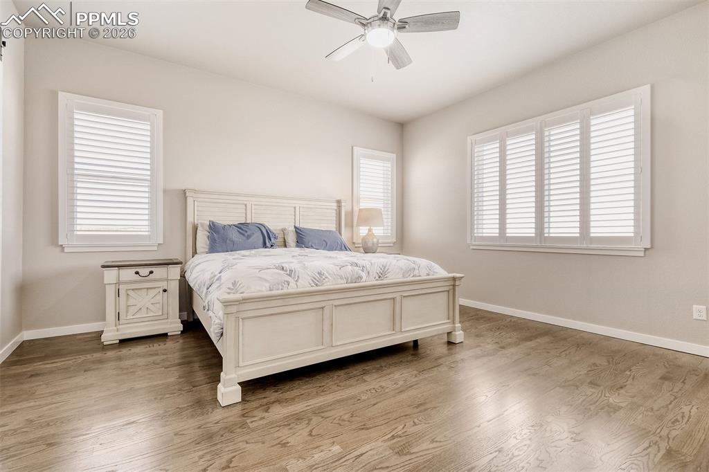 Image 24 of 44: Bedroom