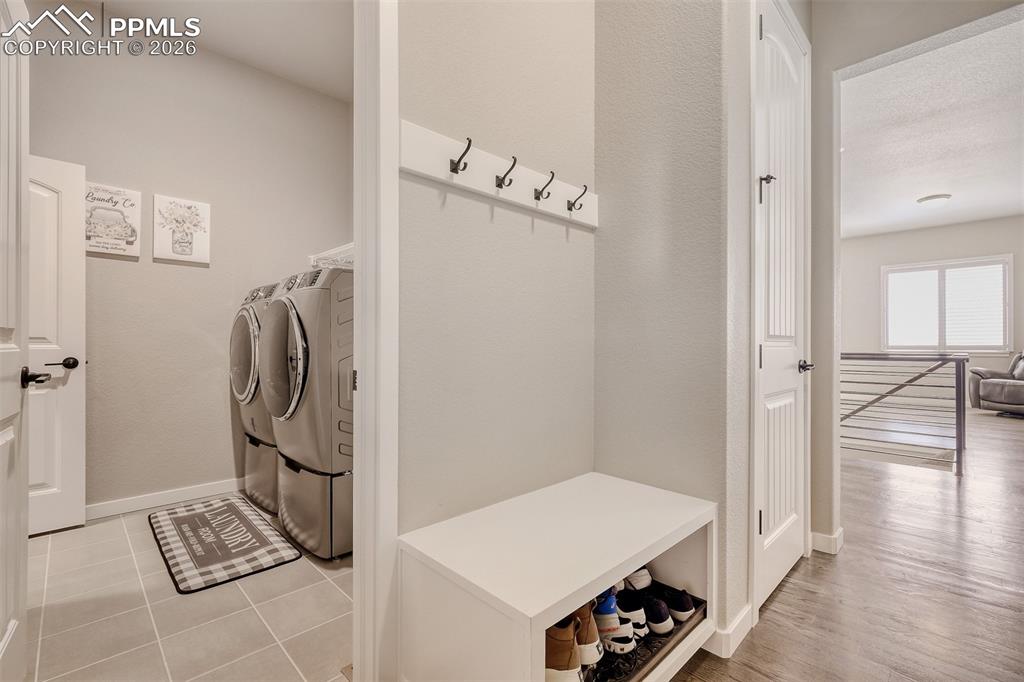 Image 31 of 44: Closet