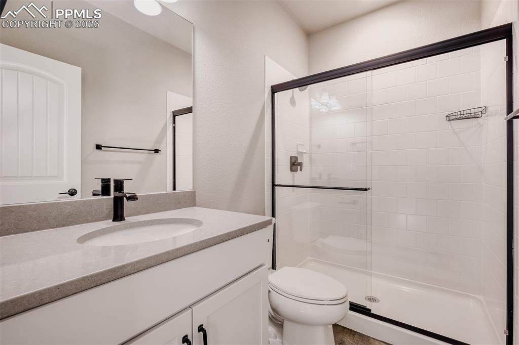 Image 39 of 44: Bedroom