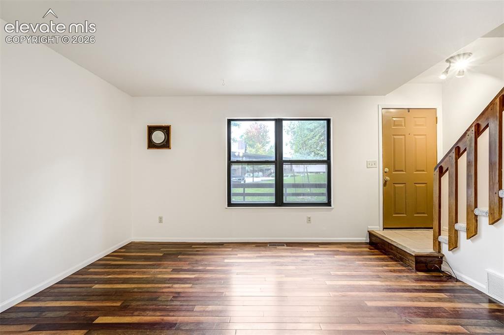 Image 8 of 50: Living Room