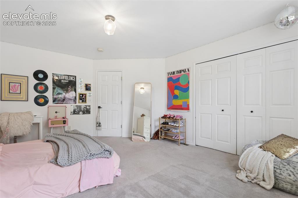 Image 17 of 27: Bedroom