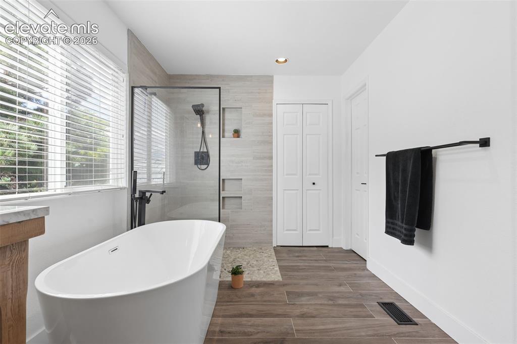 Image 19 of 27: Primary bedroom 5PC bathroom located on upper level with walk in closet.