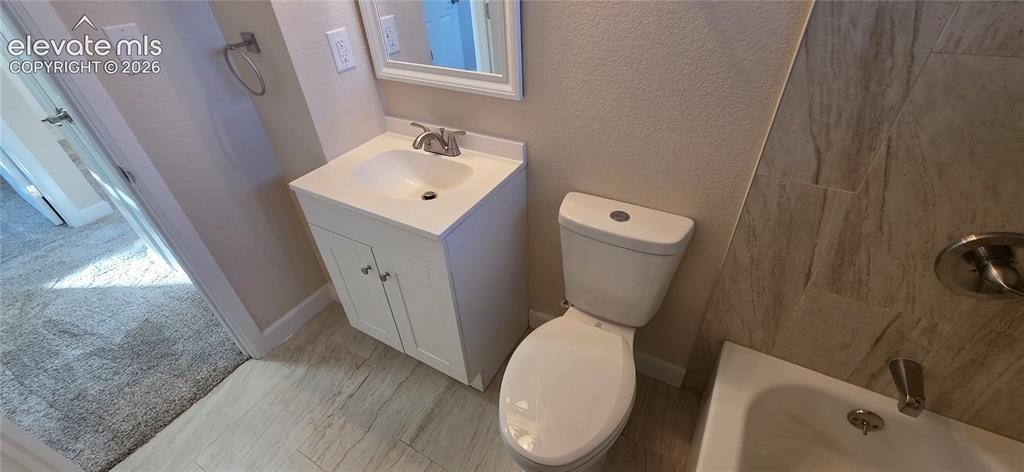 Image 17 of 28: Bathroom