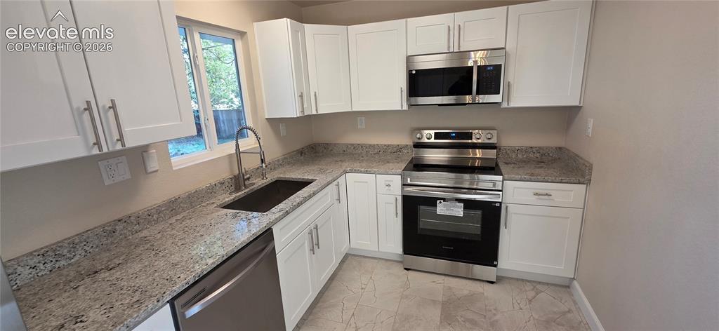 Image 8 of 28: Kitchen