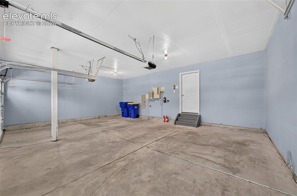 Image 10 of 43: Garage