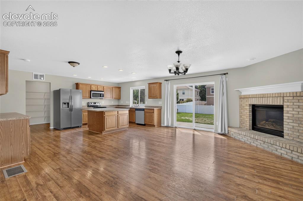 Image 13 of 43: Kitchen